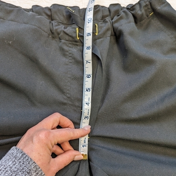 Figs Women's Black Scrubs Pants M Multi pockets Loose Straight Leg - Picture 8 of 11